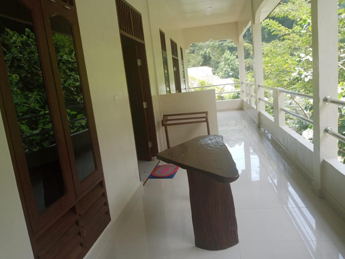 Raja Guest House - Jungle Trekking & Tours Bukit Lawang Sumatra Exterior foto